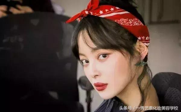 一条丝巾美翻你的整个春天,只需一条丝巾就有女神范儿