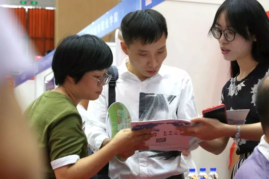 今天，东莞考生和家长都涌向这个地方，这是什么情况？