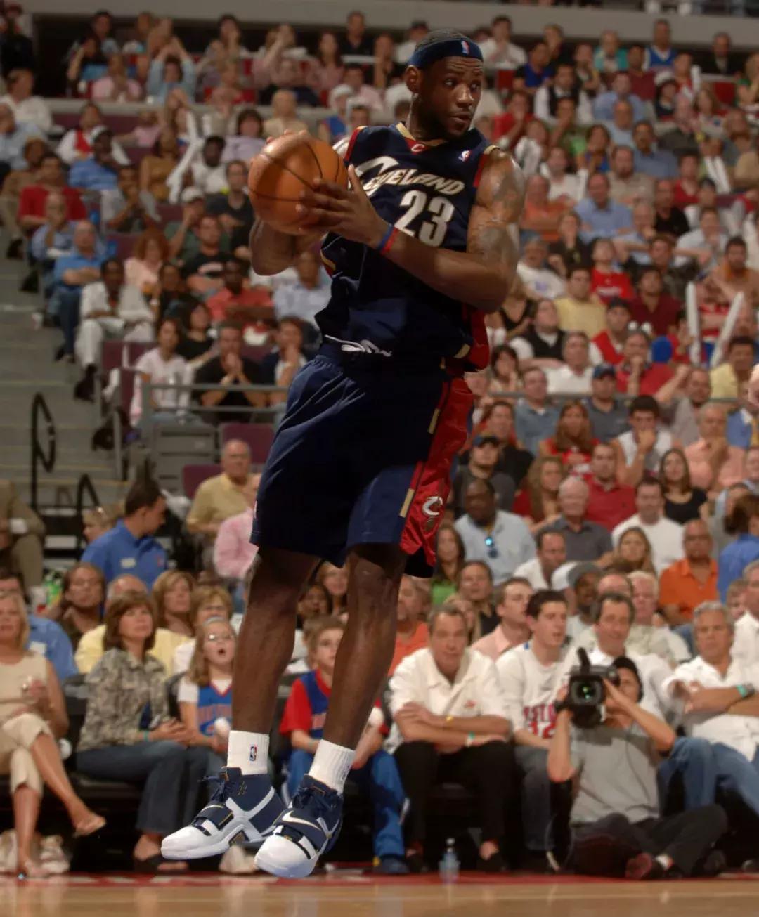 连鞋贩子都没能想到，这双鞋能成为CT16中「倒闭」的例外