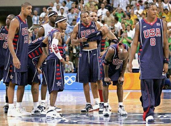 02年男篮世锦赛美国队邓肯,2004年雅典奥运会美国男篮詹姆斯