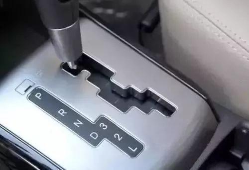 自动挡刹车失灵可以直接拉手刹吗,高速刹车失灵可以靠蹭减速吗