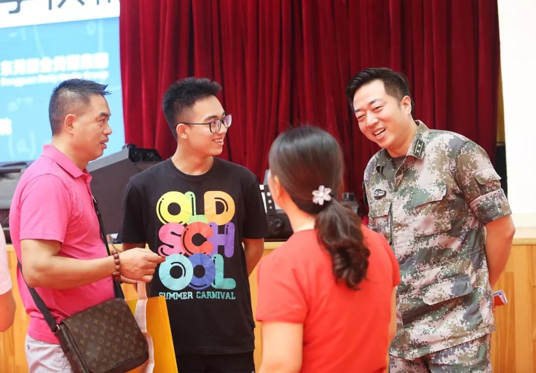 今天，东莞考生和家长都涌向这个地方，这是什么情况？