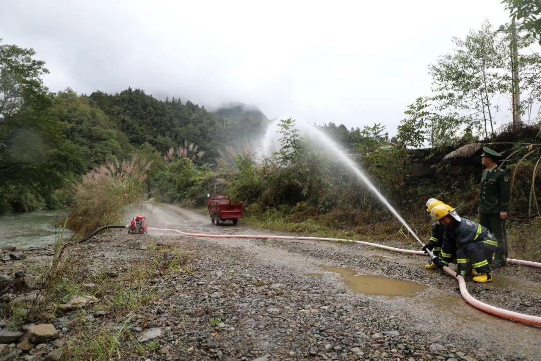 救山火消防车,救洪水消防车