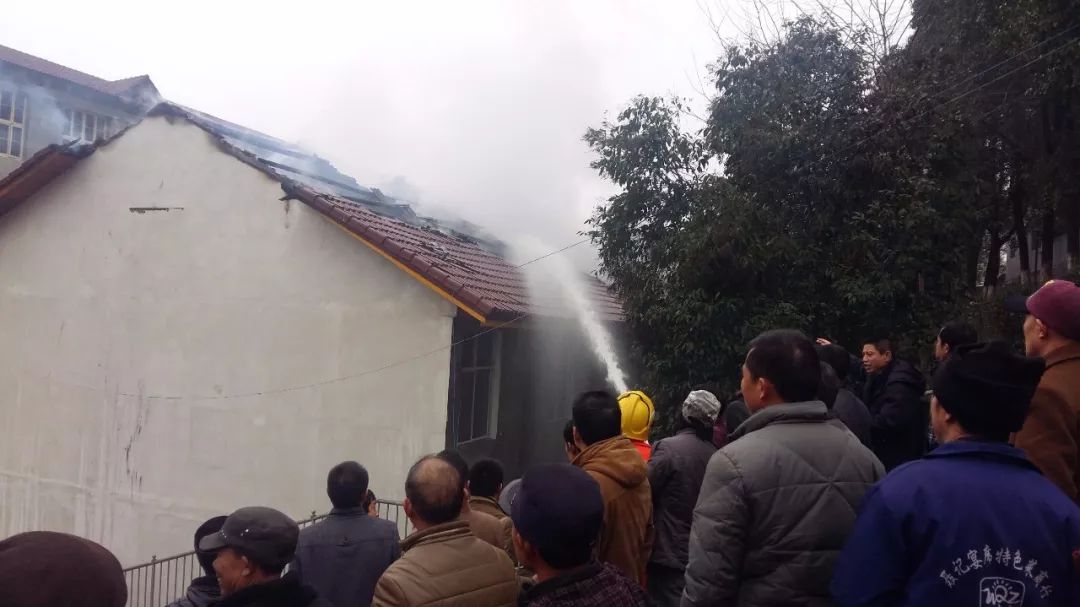 救山火消防车,救洪水消防车