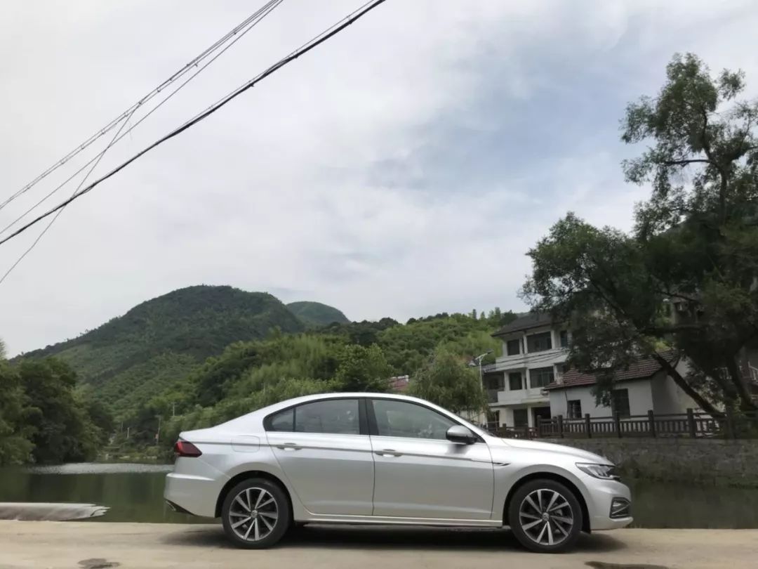 大众朗逸和宝来哪个更值得买,10万左右大众宝来和朗逸推荐哪款