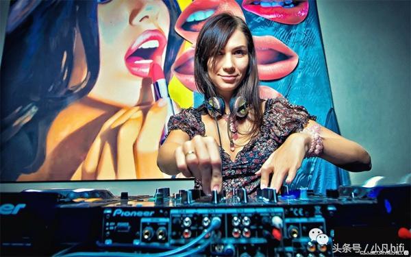 dj打碟如何选择耳机,如果我是dj你会爱我吗舞蹈动作