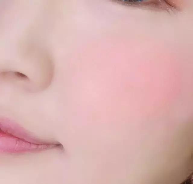 编辑部化妆包大公开，夏天我们凭本事美