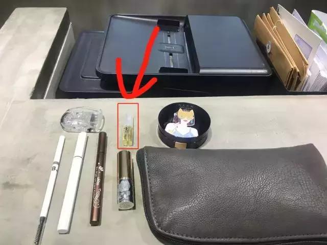 编辑部化妆包大公开，夏天我们凭本事美