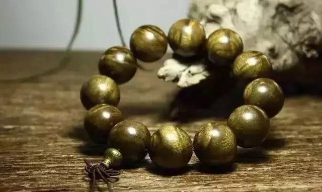 戴什么手串对男人身体好,男士戴小凤眼手串的好处