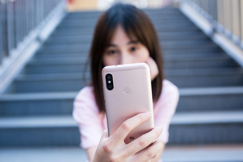 6.8寸刘海屏手机999,红米6pro刘海全面屏