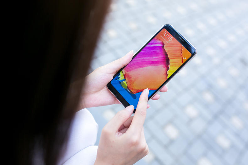 6.8寸刘海屏手机999,红米6pro刘海全面屏