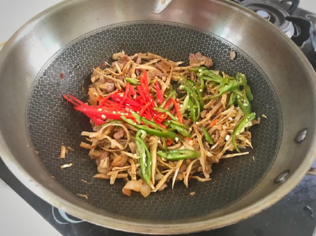 笋干怎样做好吃视频大全,撕笋干开胃下饭菜