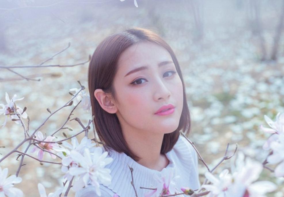 她做了他三年的妻子，一直以为他是离开轮椅就没办法行动的，结果