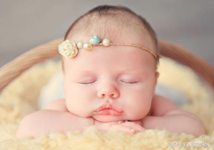6个月宝宝还没长头发正常吗,宝妈总是担心宝宝不健康