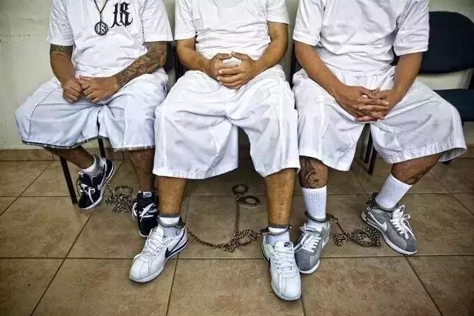 黑帮穿衣,黑帮服饰搭配