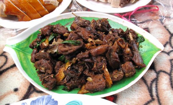 奇食之旅：台湾原住民“飞鼠肉”，肠子最好吃，张惠妹可能也吃过