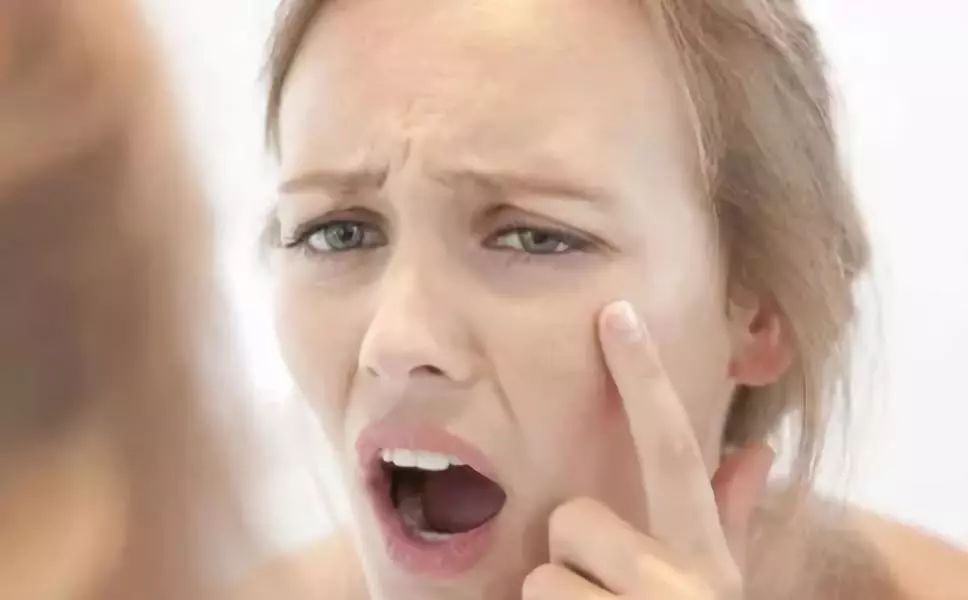 女人到中年的油腻感,怎样避免成为中年油腻女