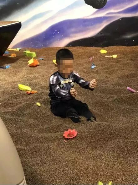 4岁孩子打嗝,4岁男孩打嗝