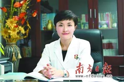 女院长不戴口罩停职接受检查,不戴口罩女院长