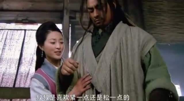 武松杀*嫂嫂**潘金莲，为何要先解开她的衣服下刀，他有什么用意？