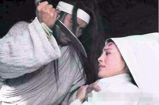 武松杀*嫂嫂**潘金莲，为何要先解开她的衣服下刀，他有什么用意？