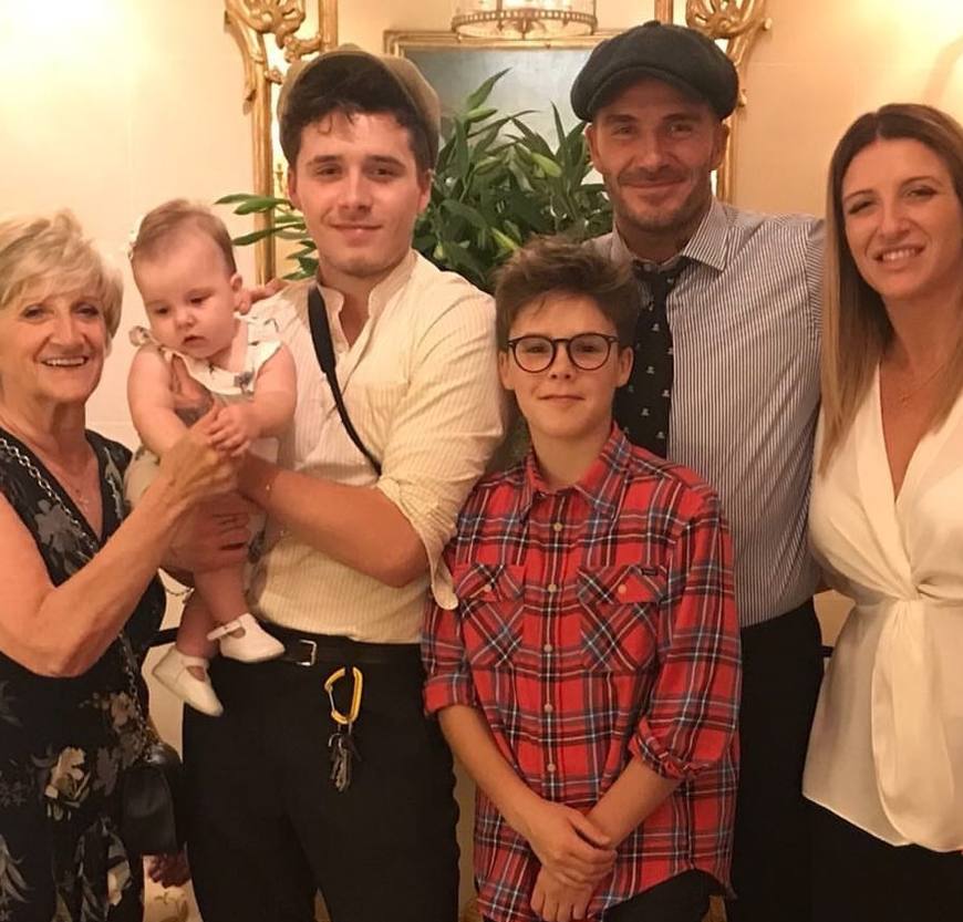 小贝乖巧可爱,小贝爱女小七最新萌照