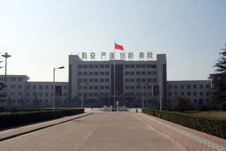 这所学校很出名英语翻译,这所大学堪称三本里的黄埔军校