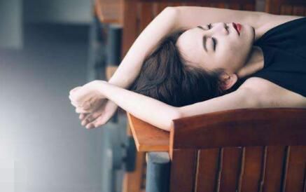 第三者绝情割腕我该怎么办（情感故事）