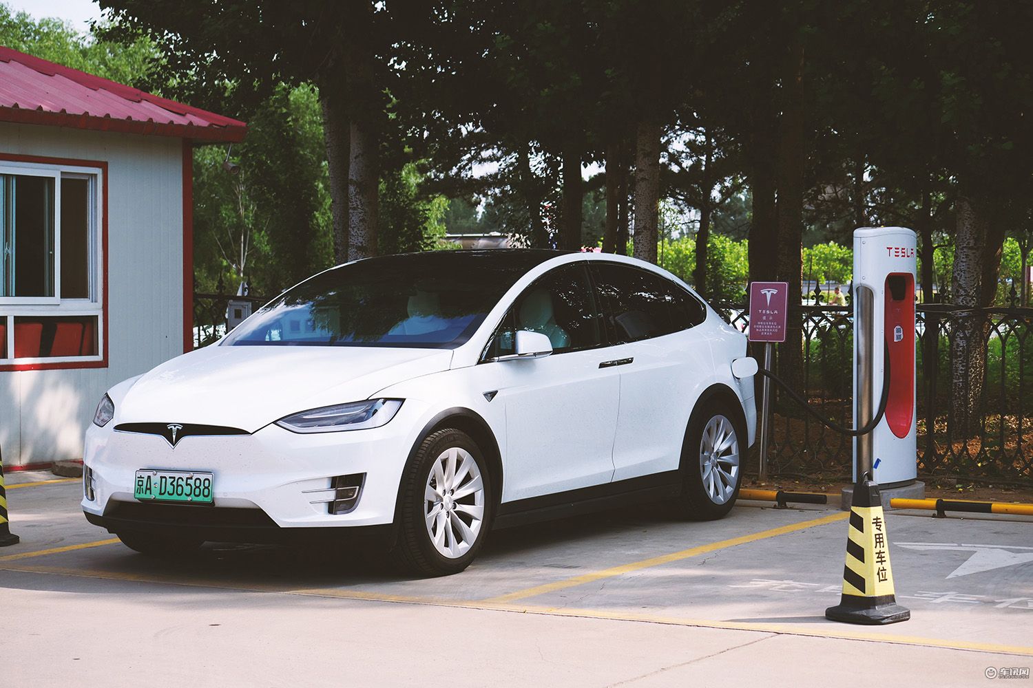 特斯拉modelx旅行,特斯拉modelx100d能跑多少公里