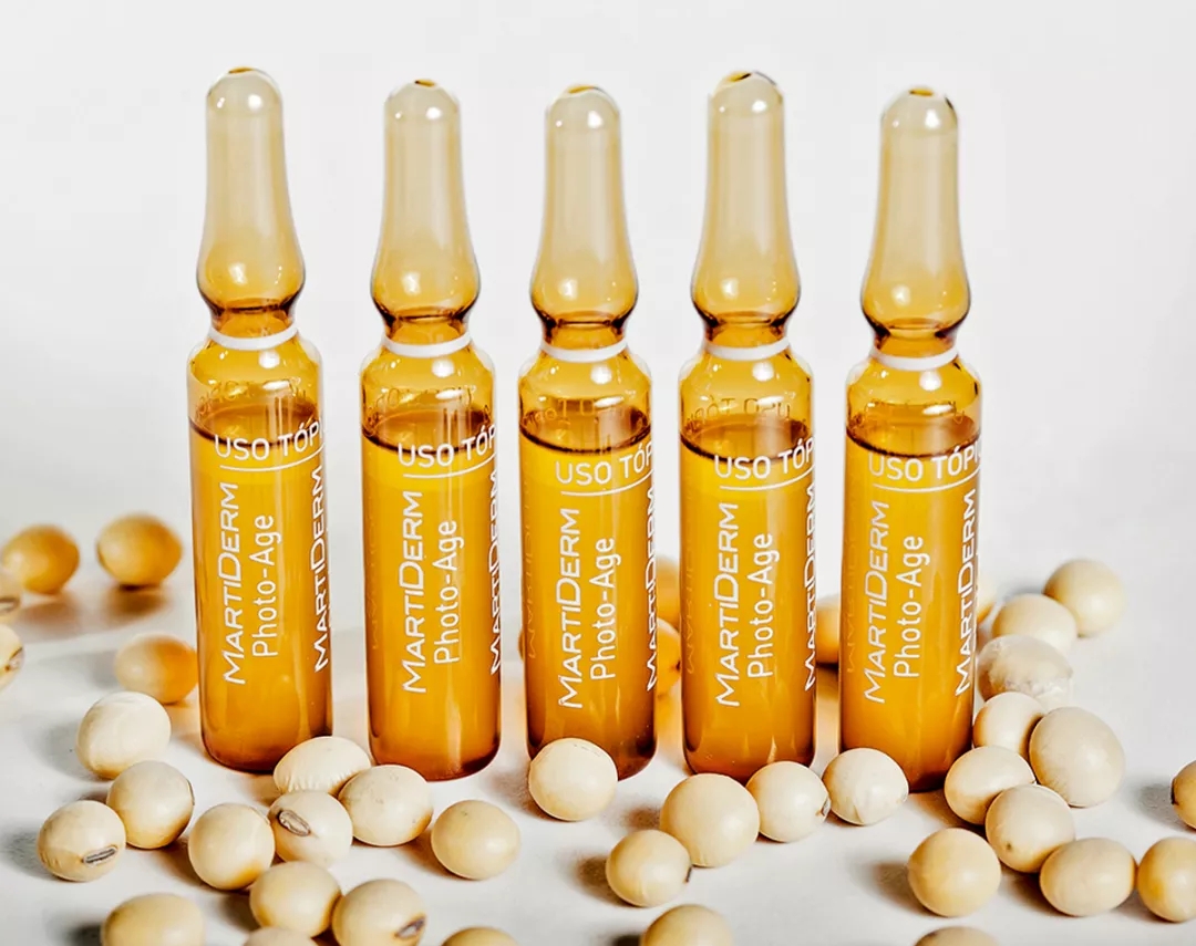 美妆博主碰杯,美妆博主种草兰蔻粉底液