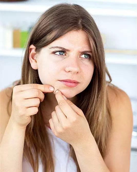 脸上有螨虫的症状红痒,脸上有螨虫的症状图片图库