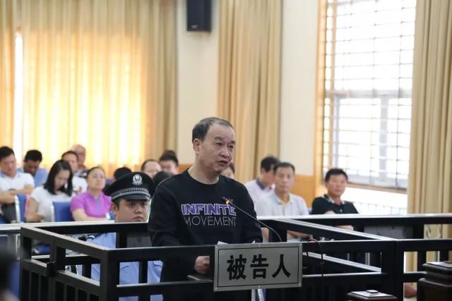 国家工作人员受贿6万元案例,行政领导贪污受贿400万判刑案例