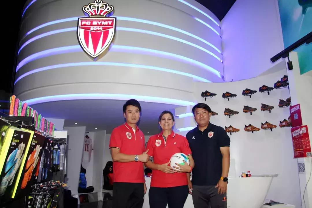 乌拉圭拉瓦耶哈省长考察皇家贝里斯足球俱乐部！