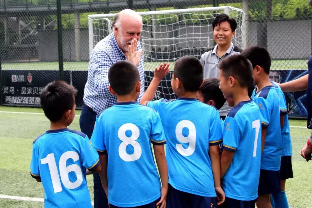 乌拉圭拉瓦耶哈省长考察皇家贝里斯足球俱乐部！