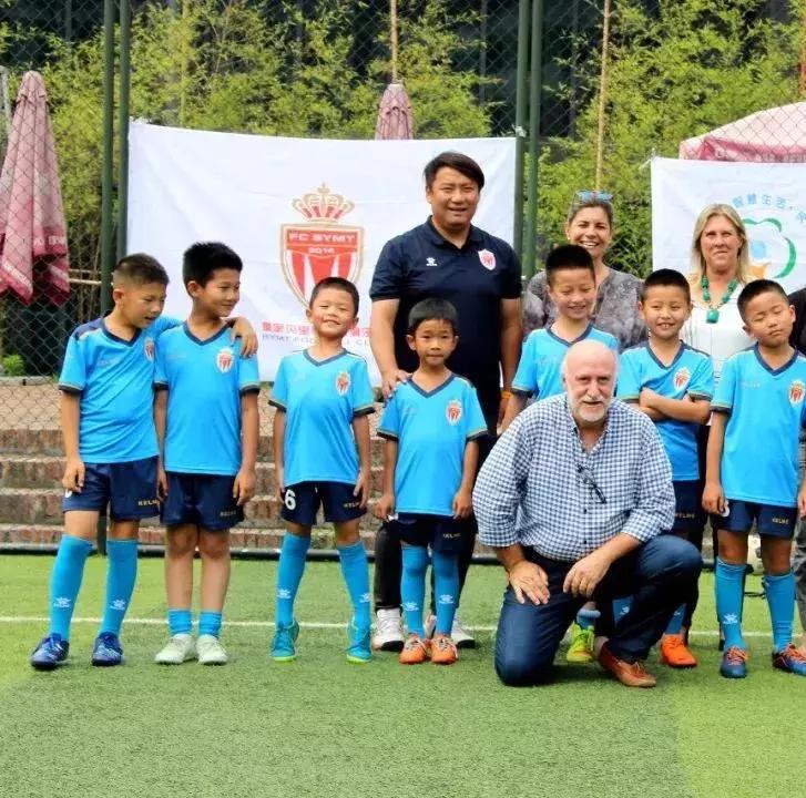 乌拉圭拉瓦耶哈省长考察皇家贝里斯足球俱乐部！