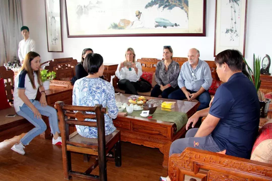 乌拉圭拉瓦耶哈省长考察皇家贝里斯足球俱乐部！