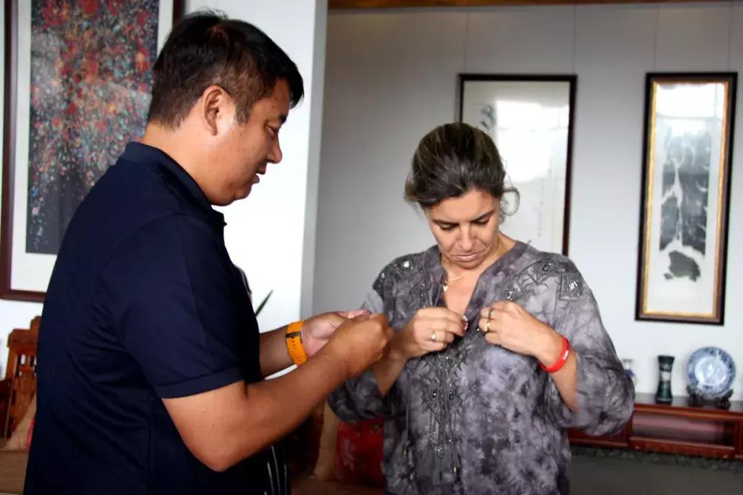 乌拉圭拉瓦耶哈省长考察皇家贝里斯足球俱乐部！