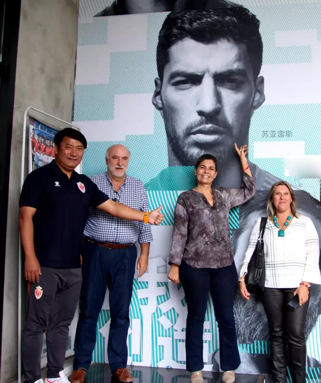 乌拉圭拉瓦耶哈省长考察皇家贝里斯足球俱乐部！