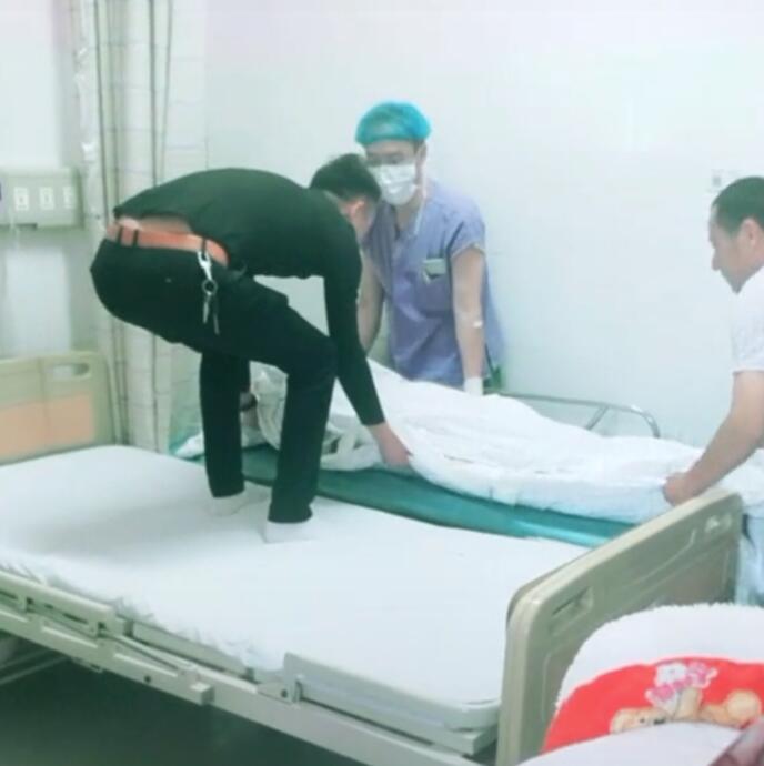 在手术台上剖腹产,剖腹产在手术台上一点也不害怕