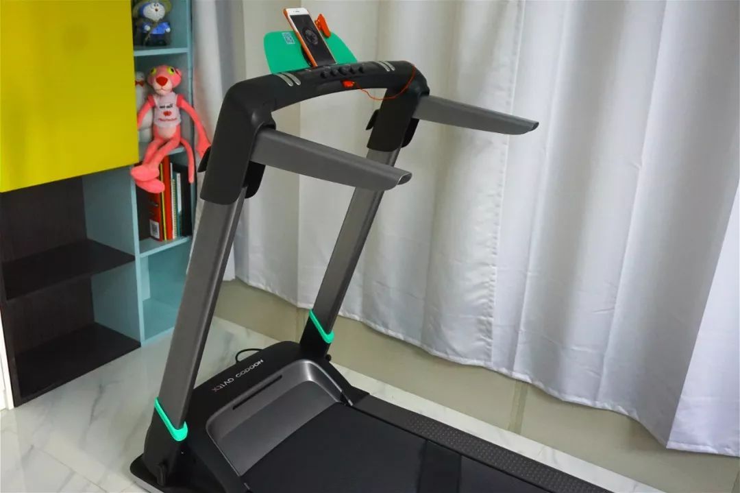 小乔咕咚合作款跑步机,小巧高颜值小乔智能跑步机体验