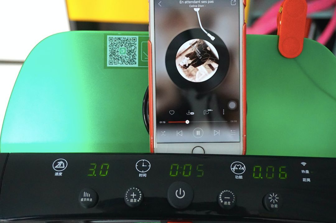 小乔咕咚合作款跑步机,小巧高颜值小乔智能跑步机体验