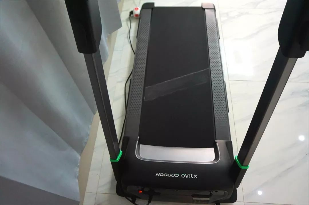 小乔咕咚合作款跑步机,小巧高颜值小乔智能跑步机体验
