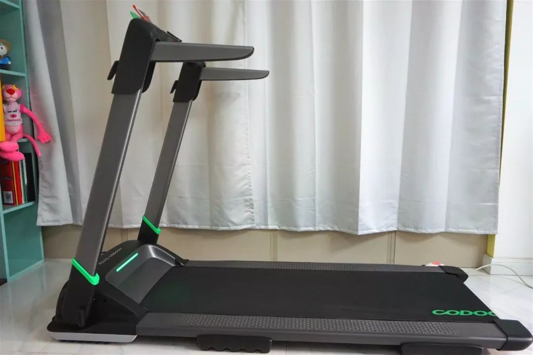 小乔咕咚合作款跑步机,小巧高颜值小乔智能跑步机体验