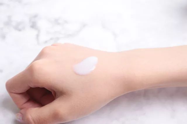 雷叔有货丨日本妹子用酸奶敷脸?效果竟然比敷100片面膜还好!