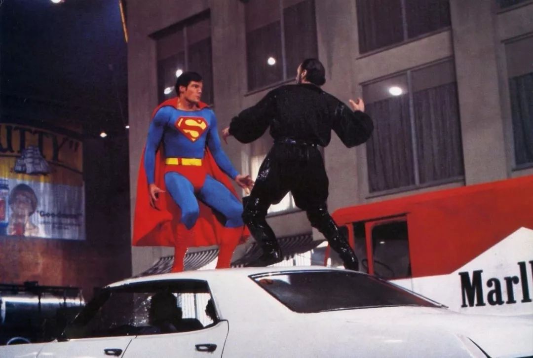 抽最野的万宝路，穿最街头的Marlboro衫