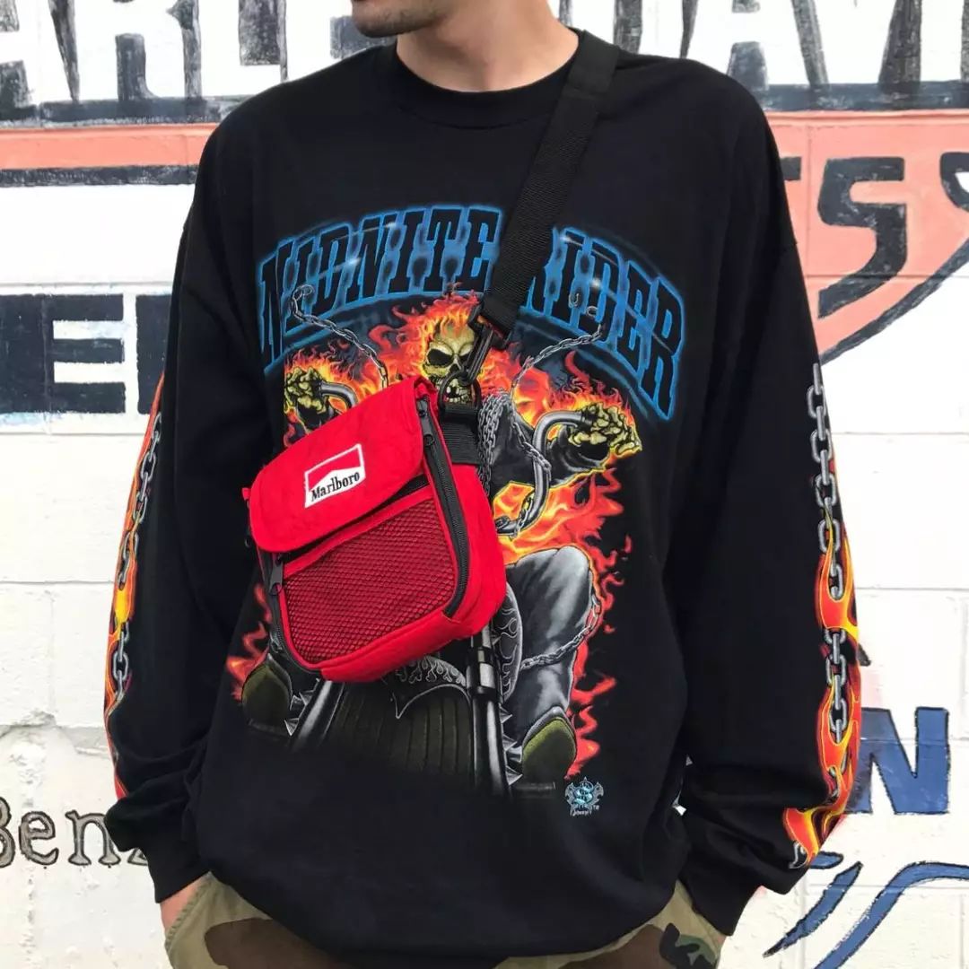 抽最野的万宝路，穿最街头的Marlboro衫