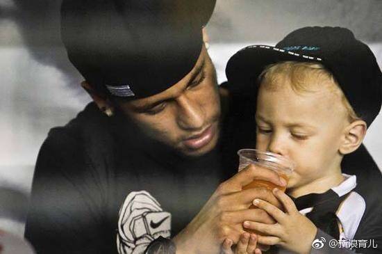 贝克汉姆梅西c罗贝利谁厉害,梅西c罗内马尔带孩子的区别