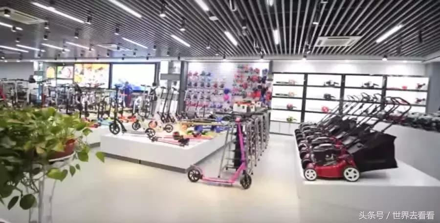 老外逛华强北组装苹果手机,外国人华强北组装苹果