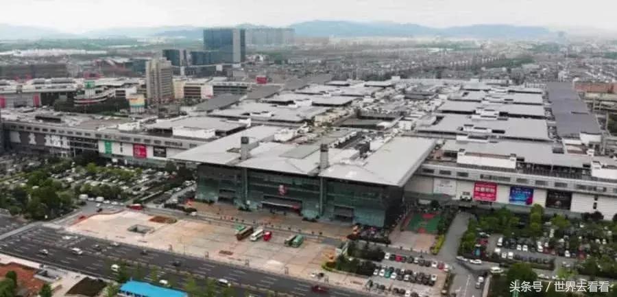 老外逛华强北组装苹果手机,外国人华强北组装苹果