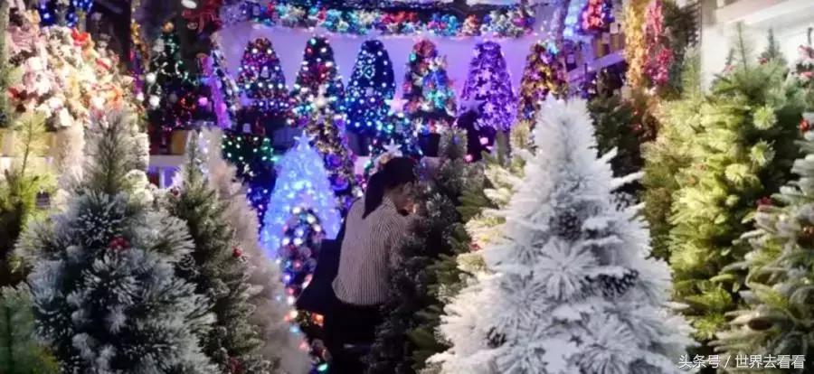 老外逛华强北组装苹果手机,外国人华强北组装苹果